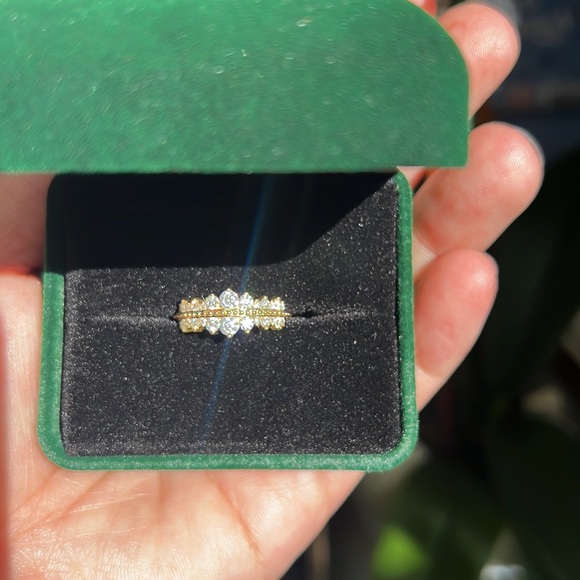 Brilliant Cut Diamond Wedding band in approximately 0.85 tcw. In 14 kt gold plat - Picture 12 of 13